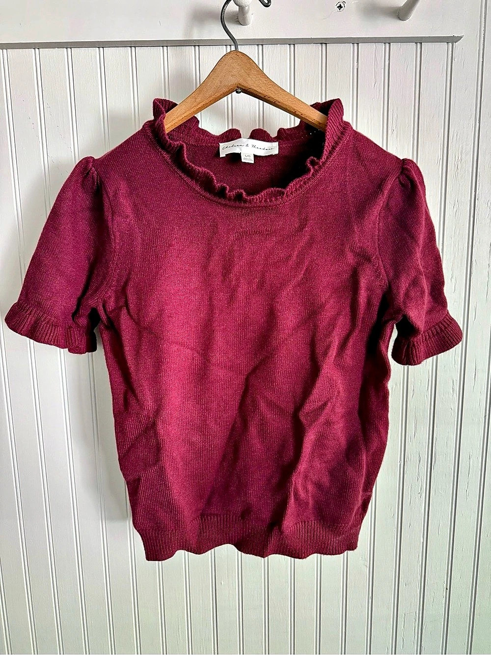 Chelsea & Theodore Ruffle Neck Short Sleeve Sweater in Maroon Purple Large